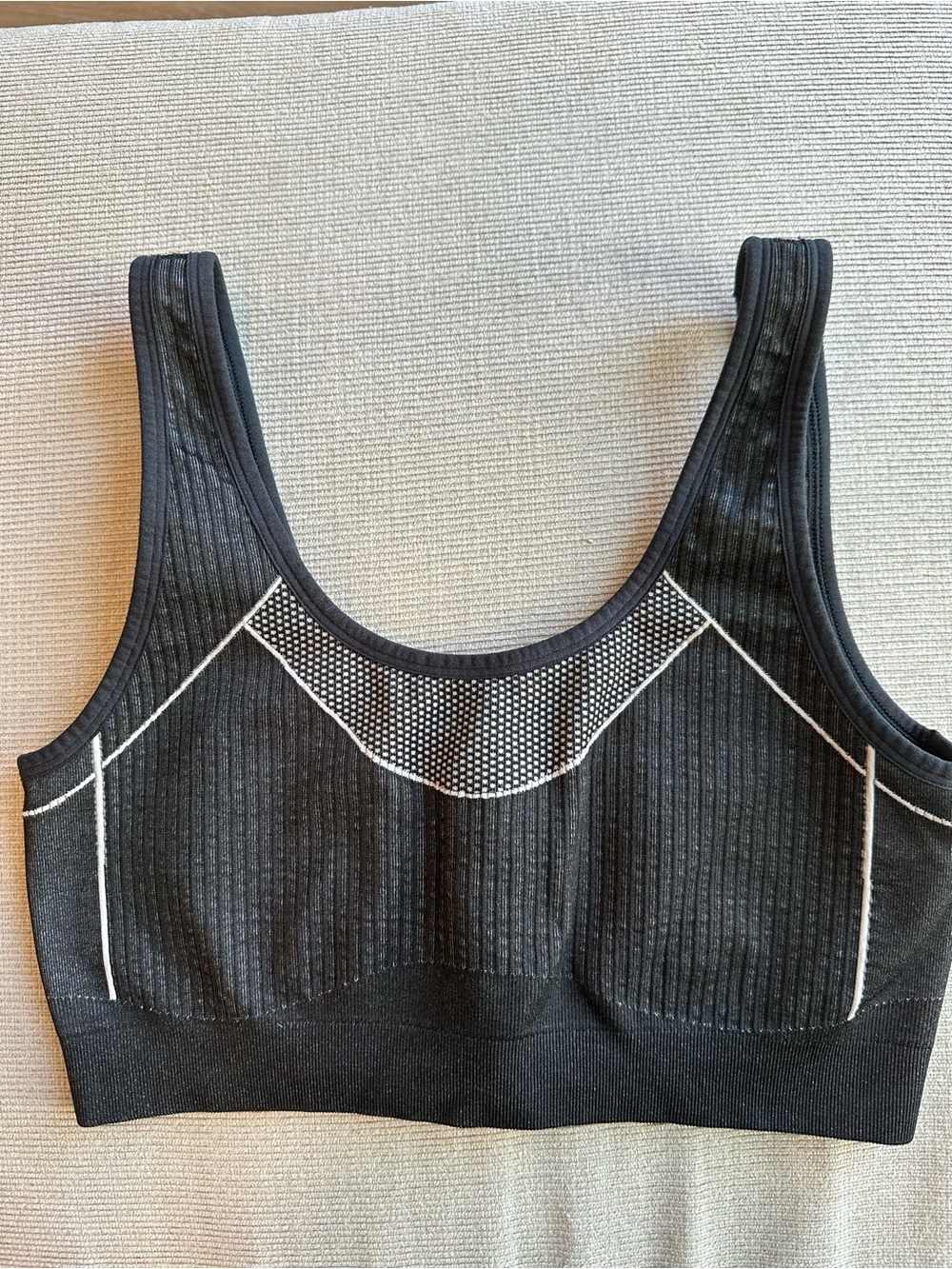 Reebok Speedwick Sports Bra Size M Black White Seamless Unpadded